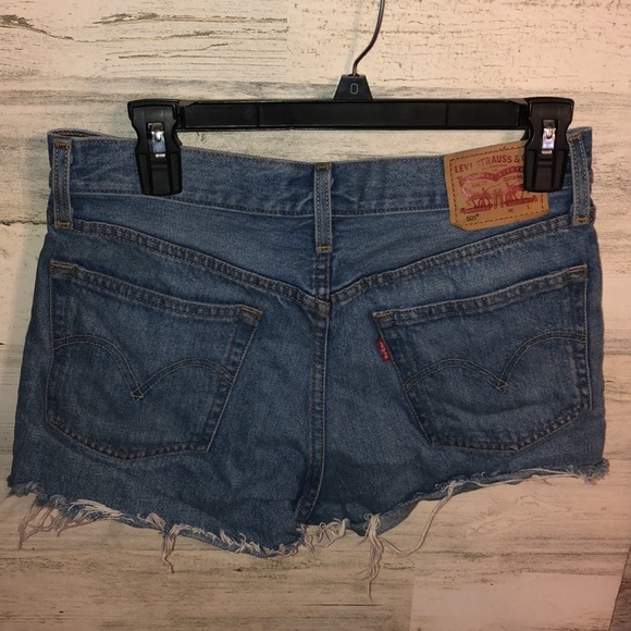 Levi’s 501 denim shorts summer distressed shorts size 26 Levi’s jean sho…​ - Picture 4 of 8